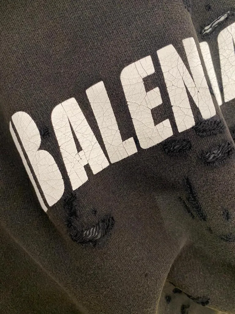 BALENCIAGA  |Caps destroyed hoodie in white