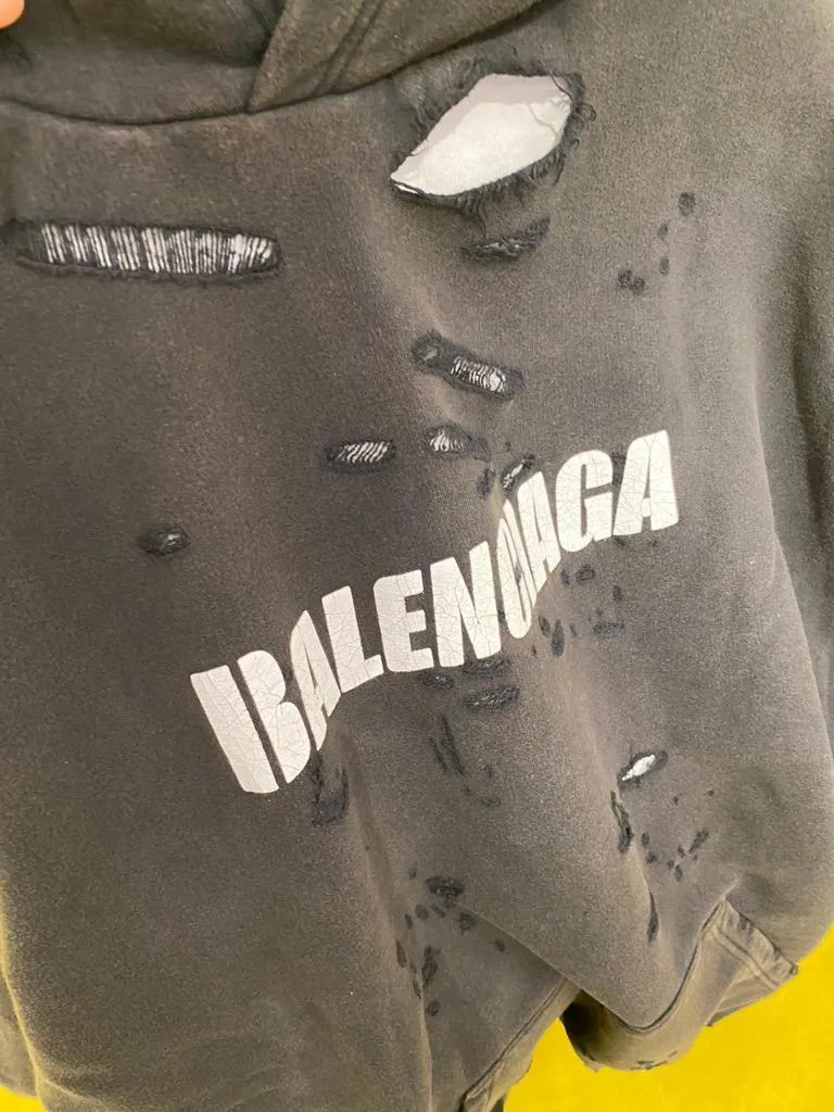 BALENCIAGA  |Caps destroyed hoodie in white