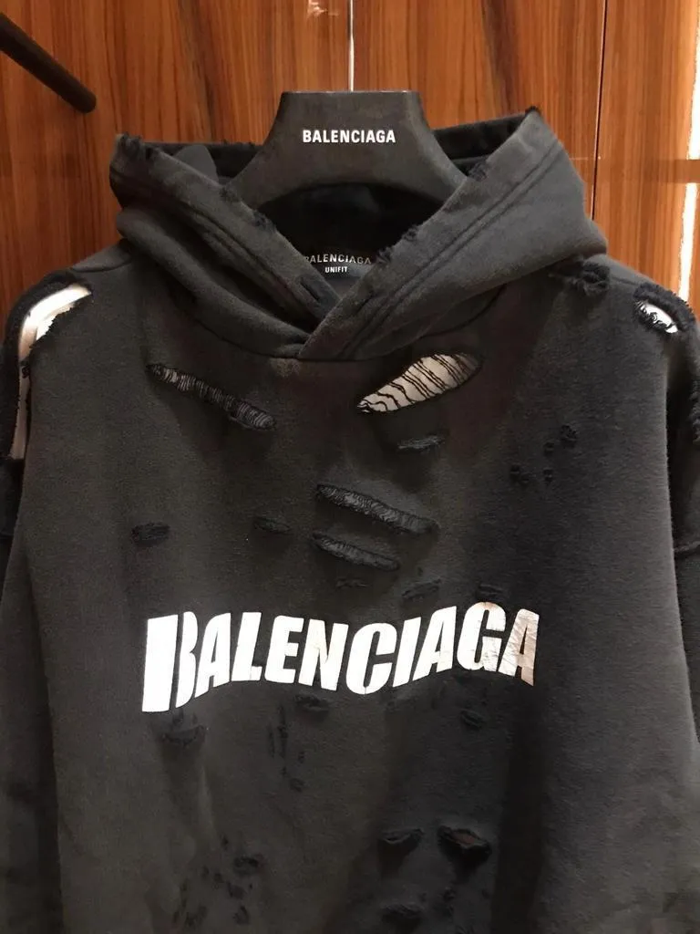 BALENCIAGA  |Caps destroyed hoodie in white