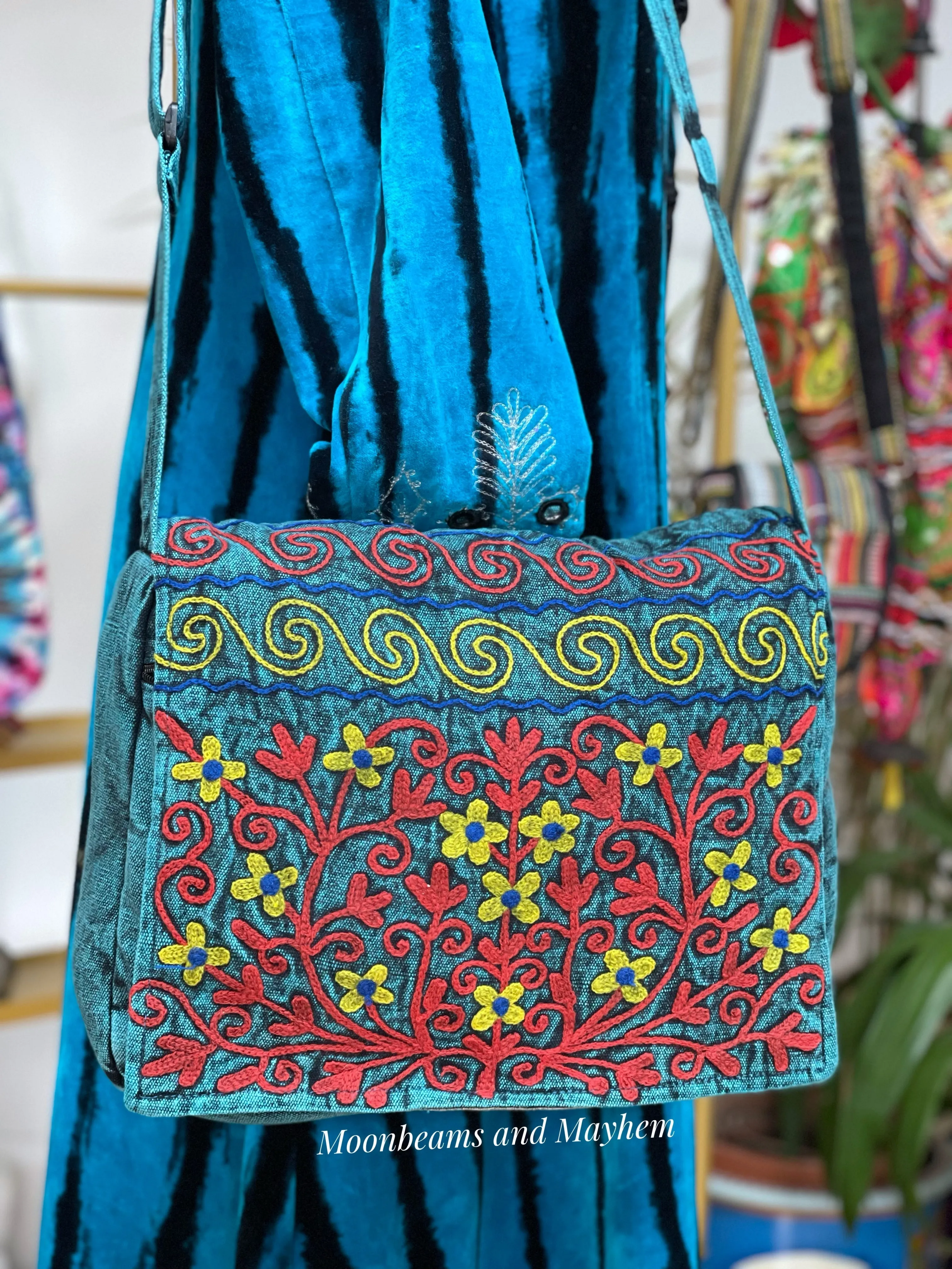 BEAUTIFUL BLUE FOLK ART SATCHEL /SHOULDER BAG