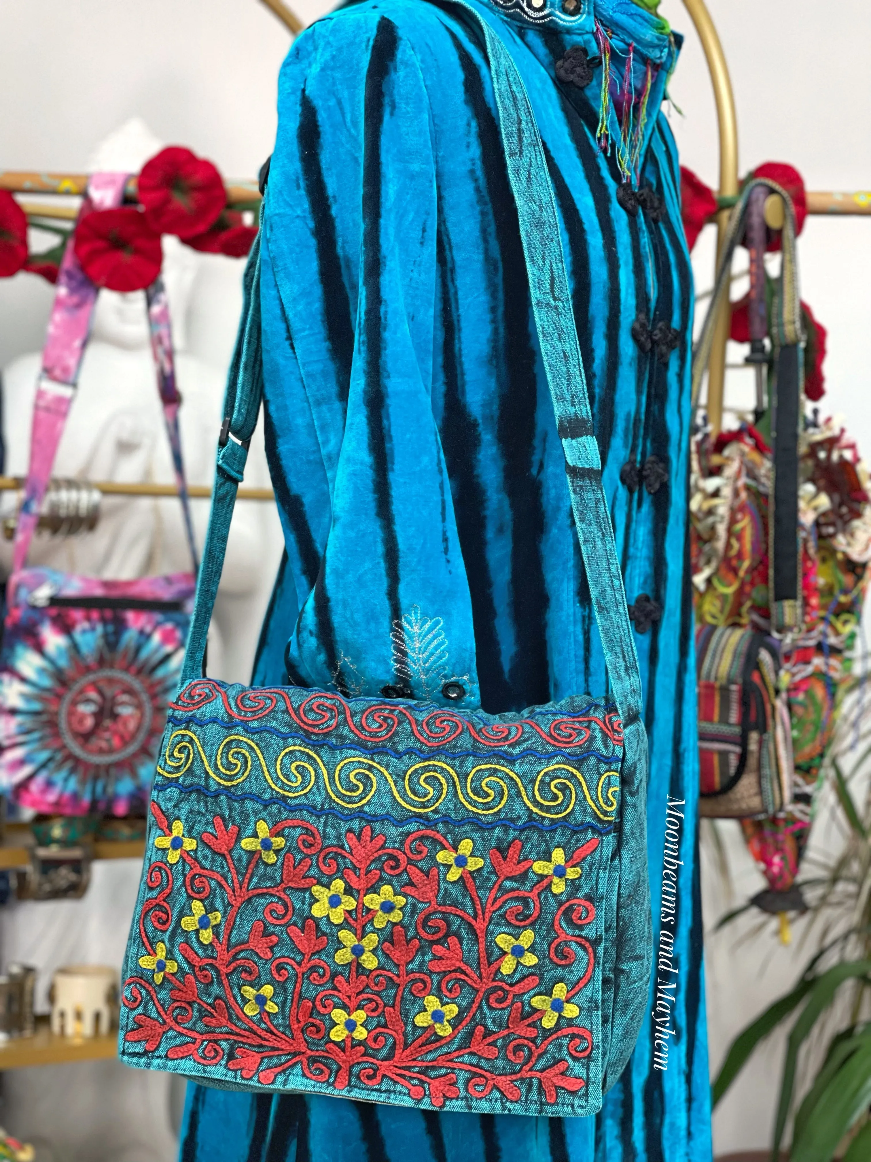 BEAUTIFUL BLUE FOLK ART SATCHEL /SHOULDER BAG