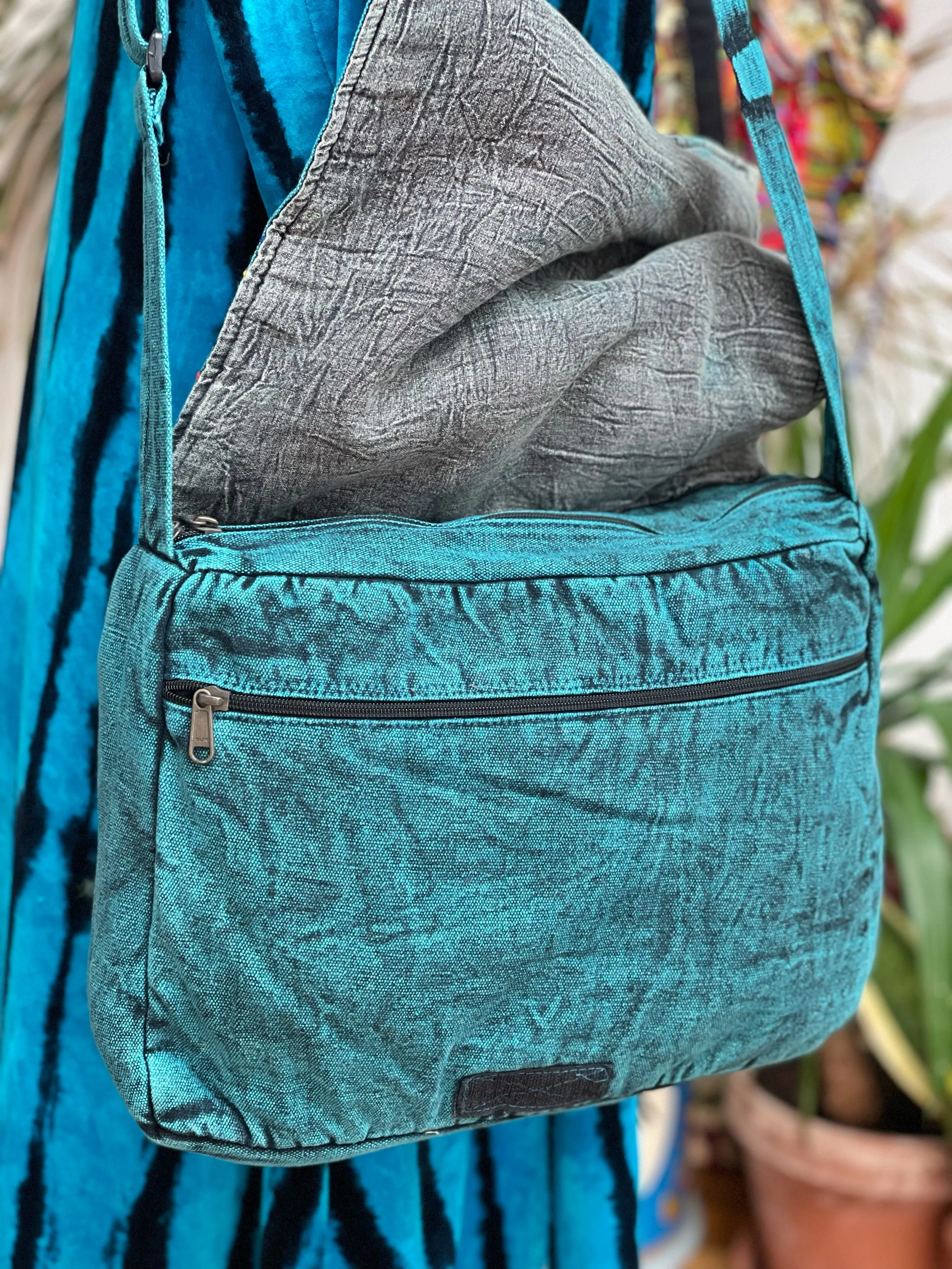 BEAUTIFUL BLUE FOLK ART SATCHEL /SHOULDER BAG