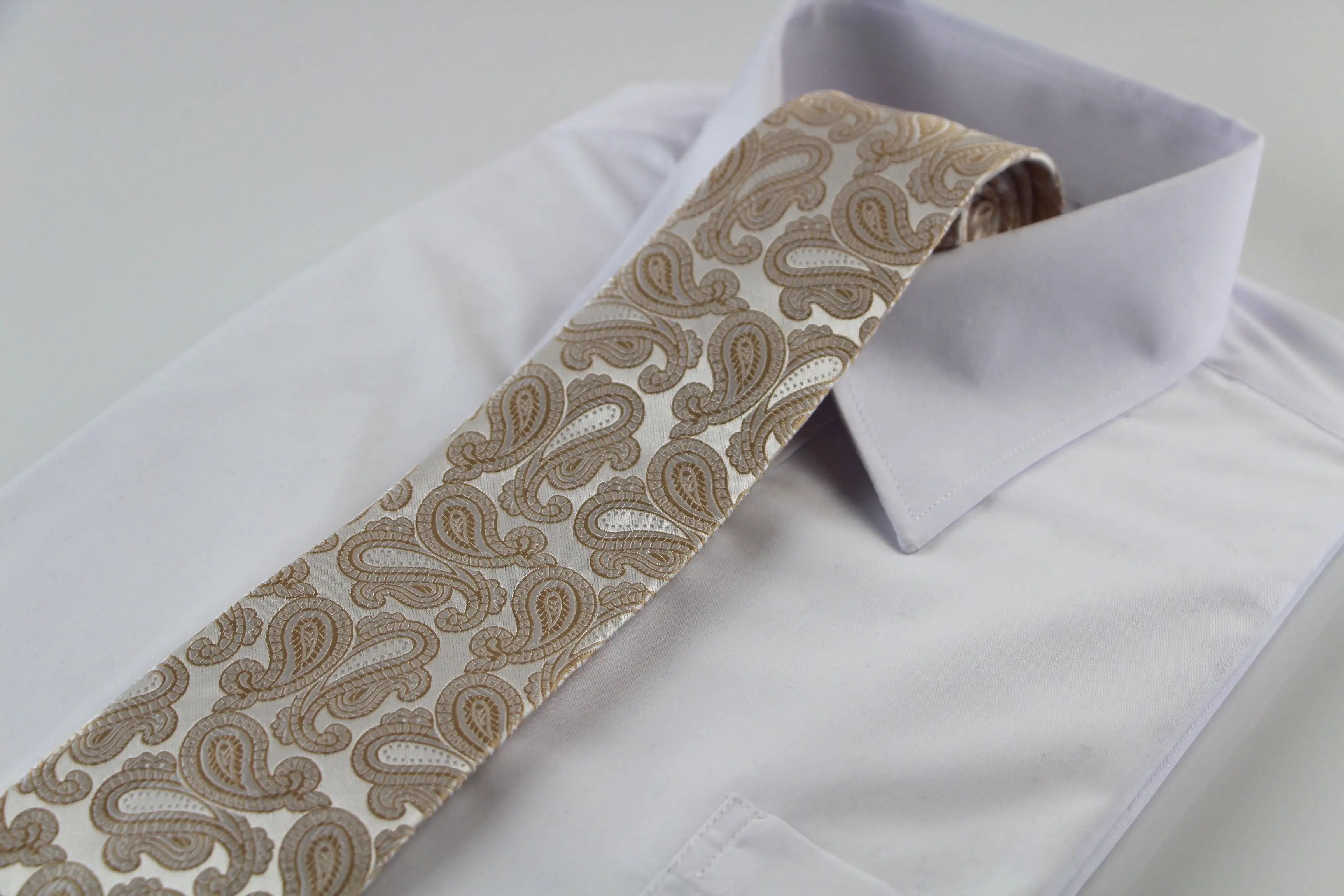 Mens Champagne Elegant Paisley Patterned 8cm Neck Tie