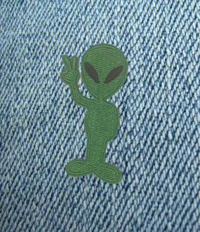 PEACE N POUT ALIEN IRON ON PATCH